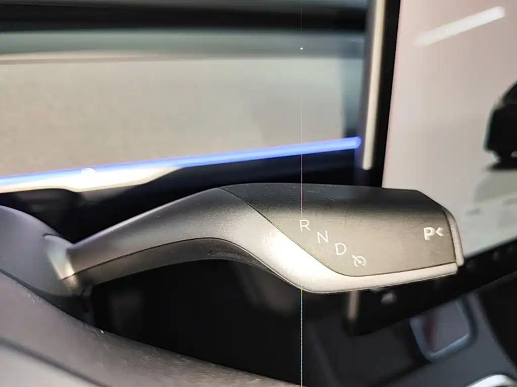 Tesla Model Y — миниатюра 14