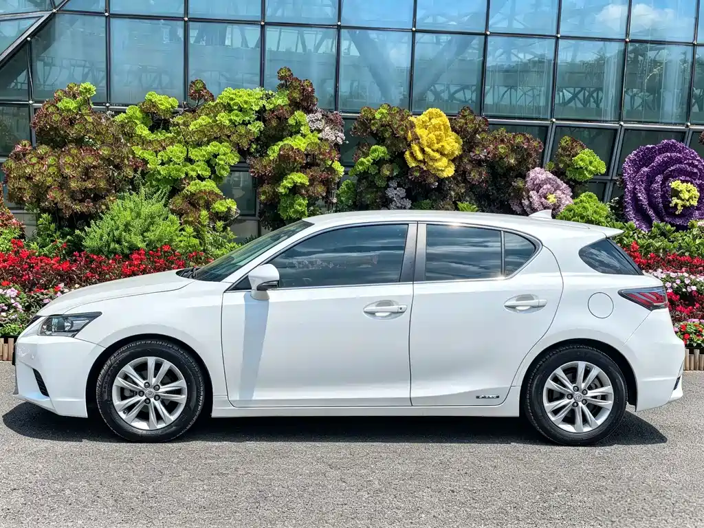 Lexus CT — миниатюра 3