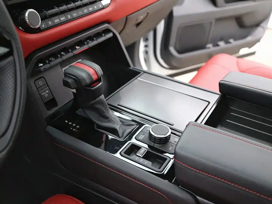 Toyota Sequoia — миниатюра 14