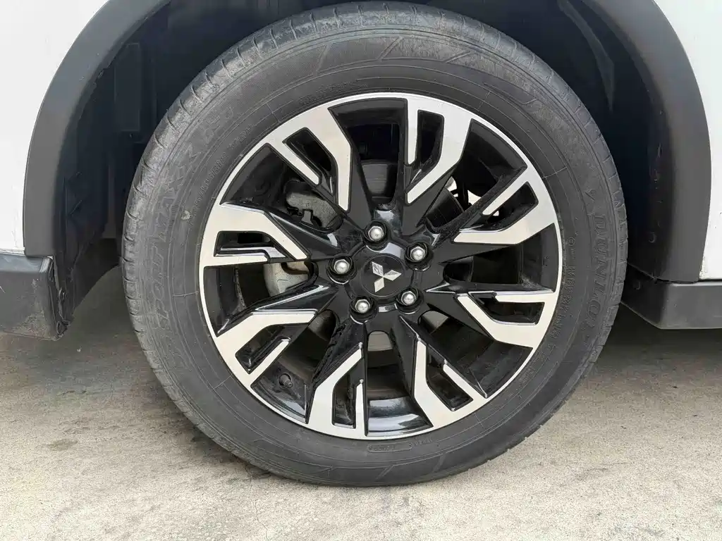 Mitsubishi Outlander — миниатюра 6