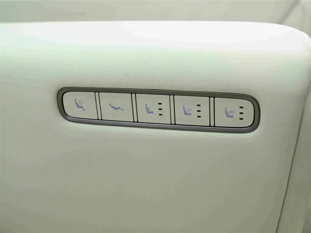 Li Auto Li MEGA — миниатюра 21