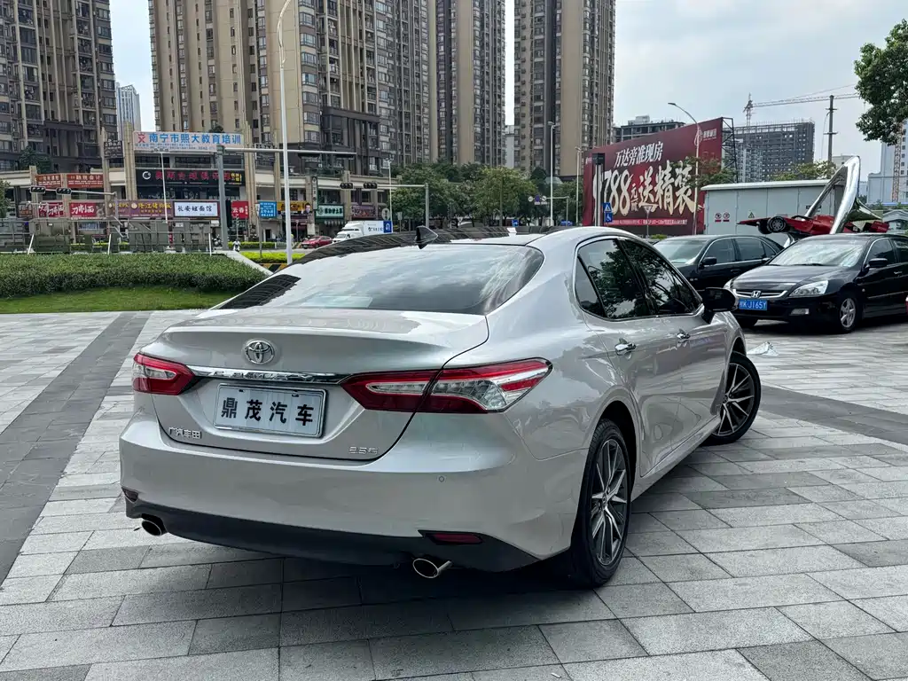 Toyota Camry — миниатюра 8