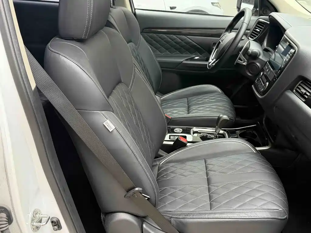 Mitsubishi Outlander — миниатюра 13