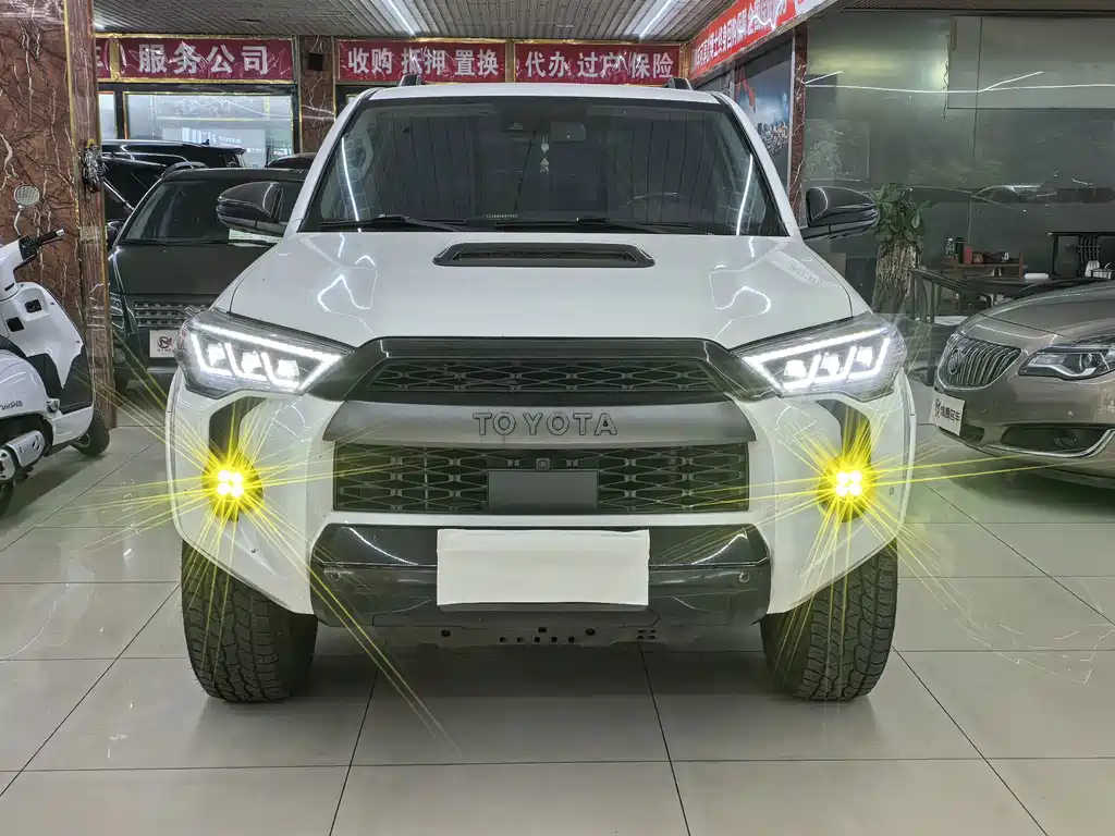 Toyota 4Runner — миниатюра 4