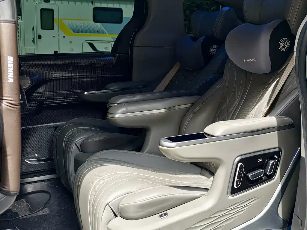 Toyota Sienna — миниатюра 5