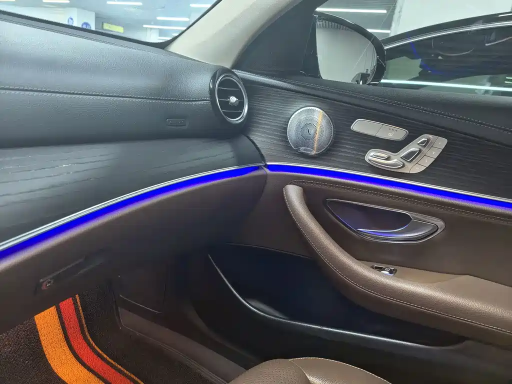 Mercedes-Benz E-Class — миниатюра 7