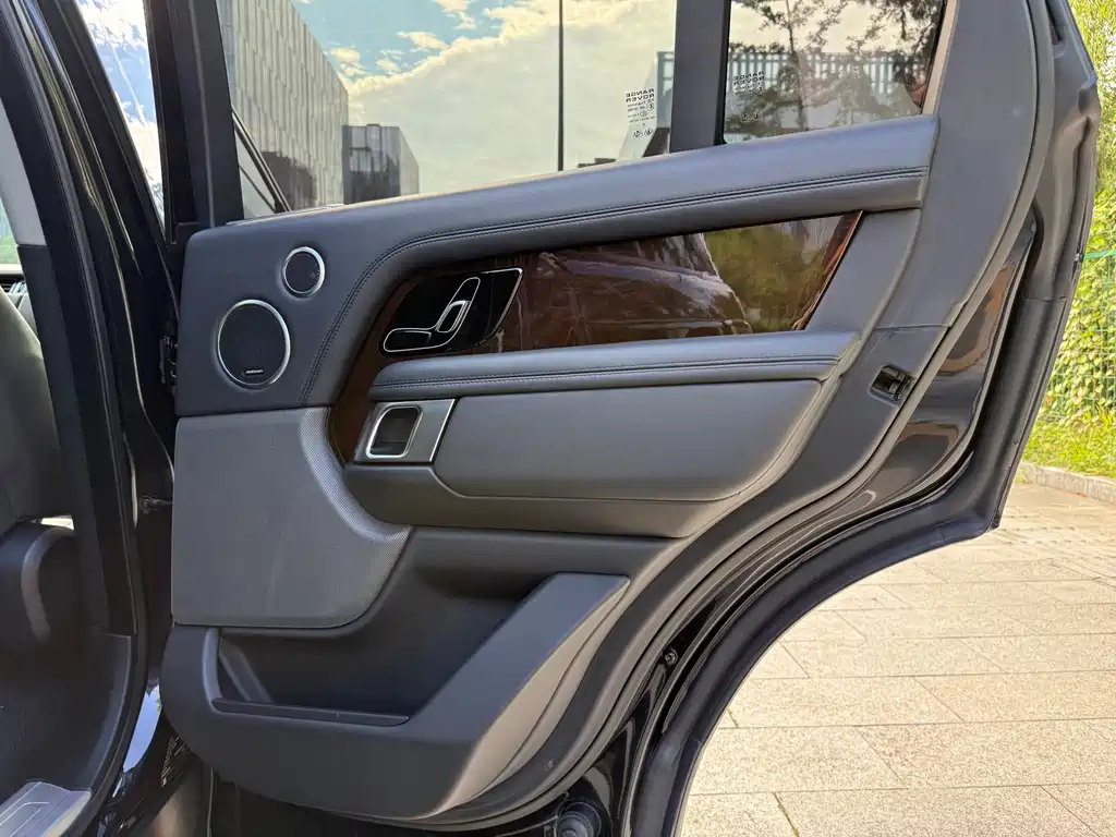 Land Rover Range Rover — миниатюра 14