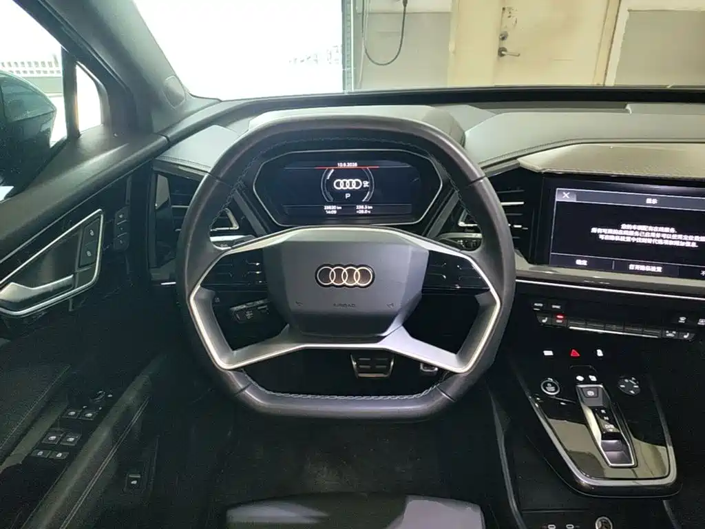 Audi Q4 e-tron — миниатюра 11