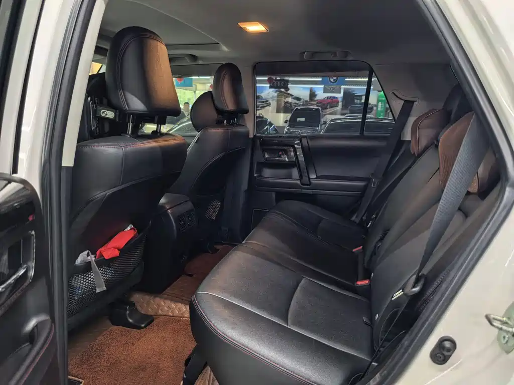 Toyota 4Runner — миниатюра 9