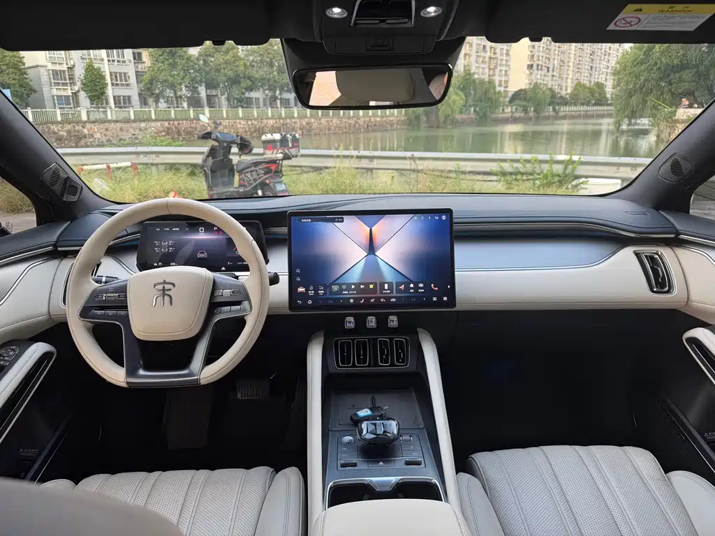 BYD L EV — миниатюра 17