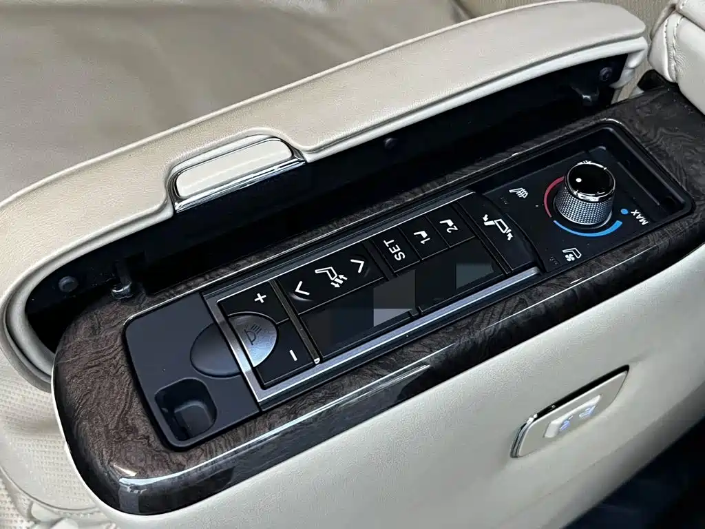 Toyota Vellfire — миниатюра 10