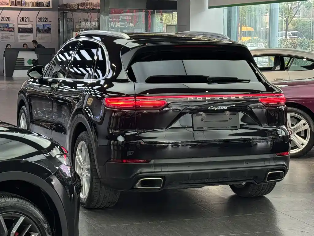 PORSCHE CAYENNE