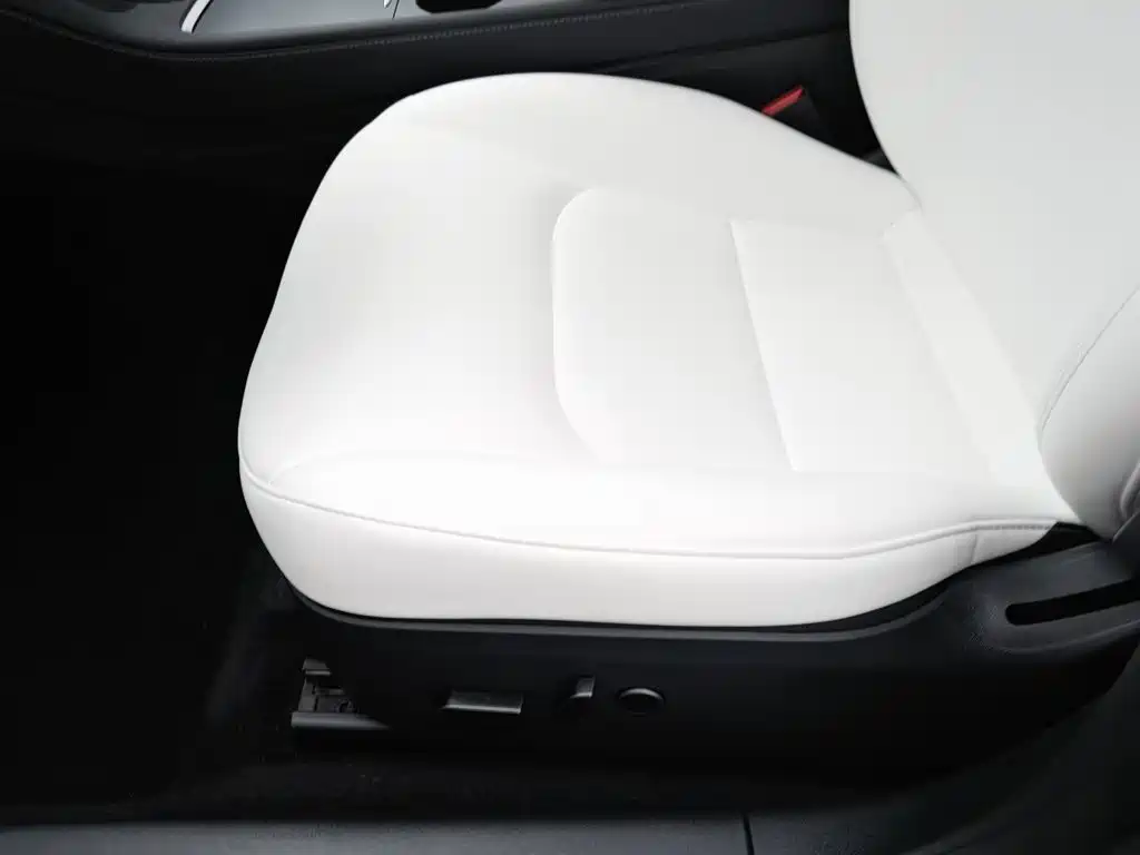 Tesla Model 3 — миниатюра 20