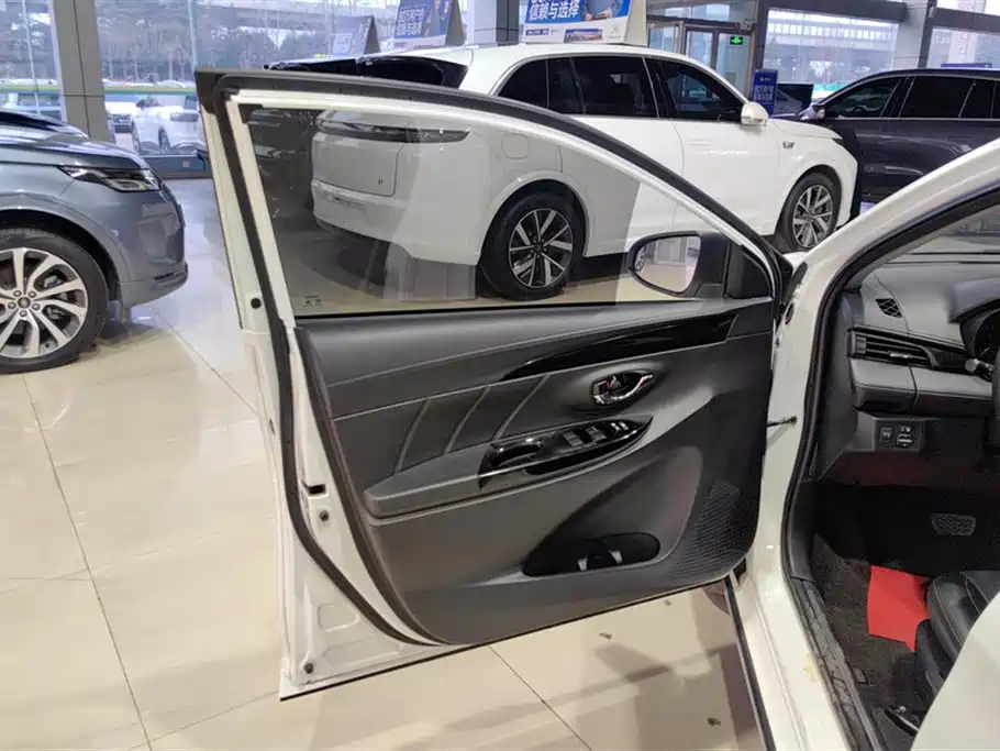 TOYOTA YARIS L ZHIXUAN