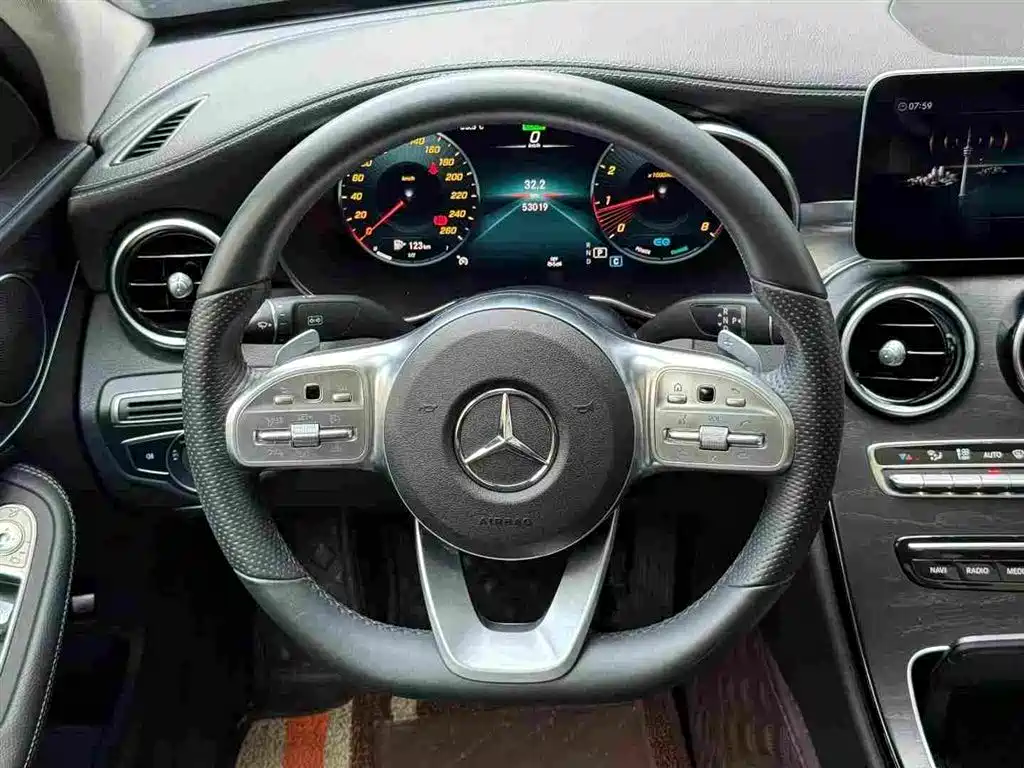 Mercedes-Benz C-Class — миниатюра 6