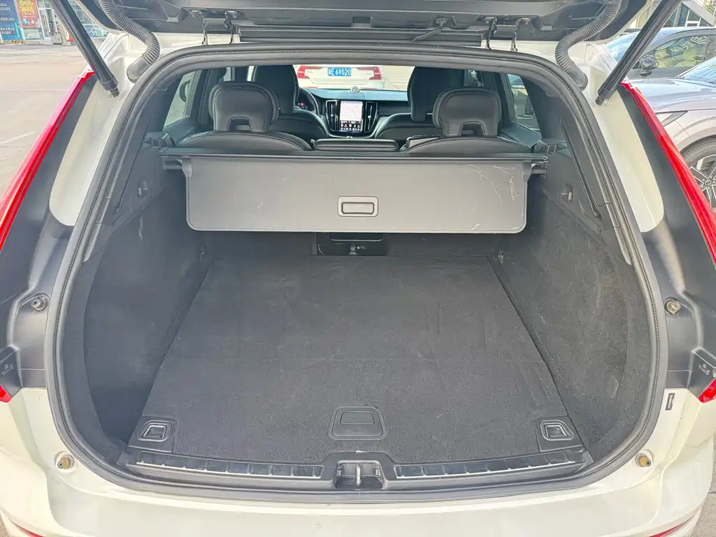 Volvo XC60 PHEV — миниатюра 9