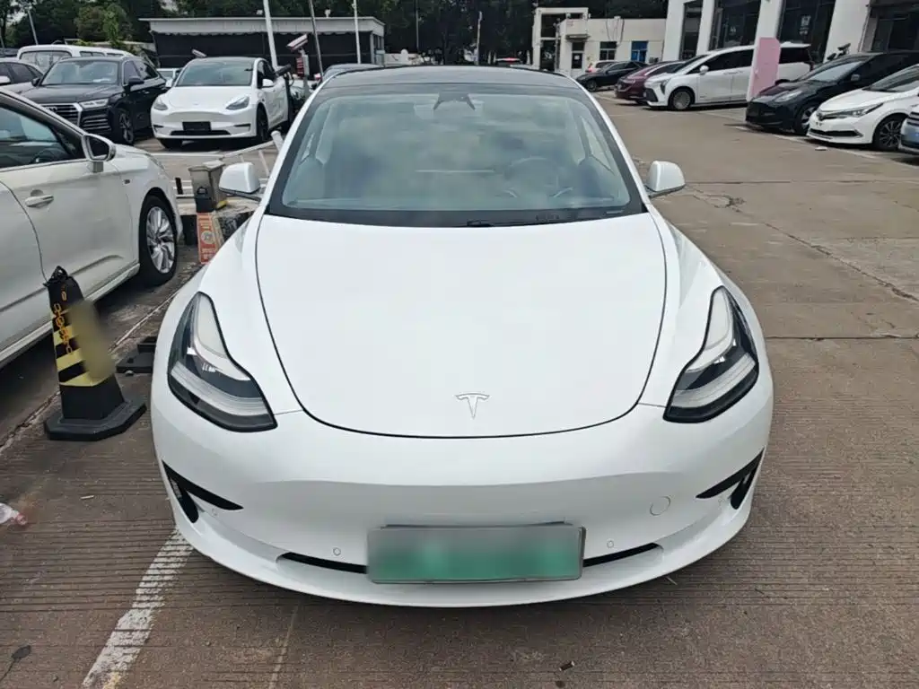 Tesla Model 3 — миниатюра 3