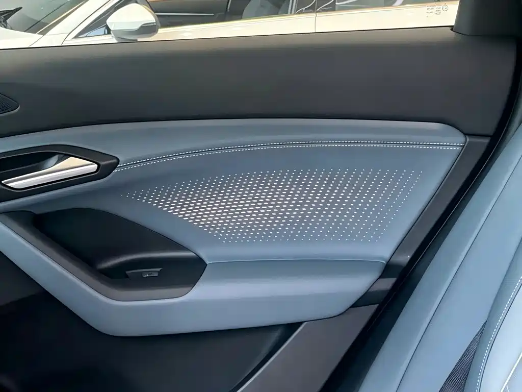Audi AudiQ6L e-tron — миниатюра 7