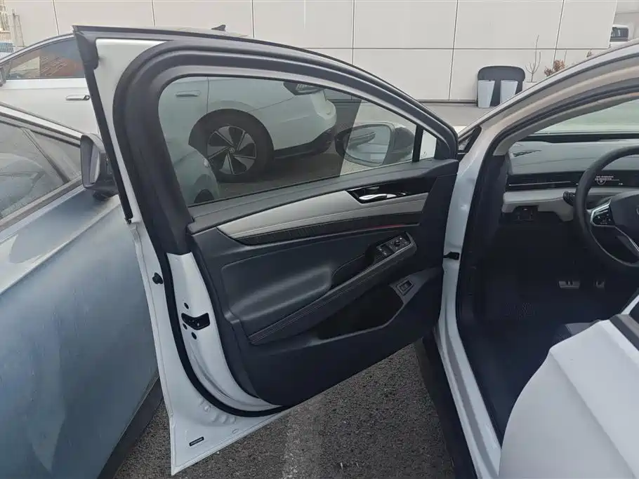 VOLKSWAGEN ID.7 VIZZION