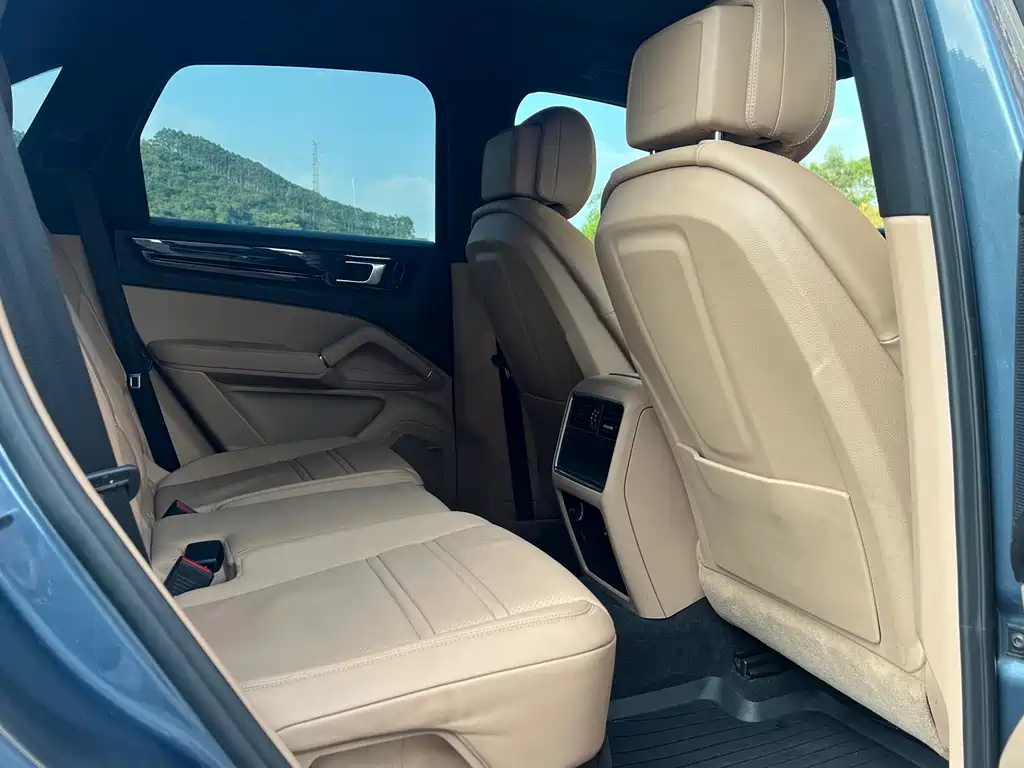 Porsche Cayenne — миниатюра 11