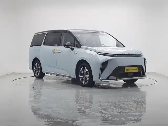 SAIC MAXUS EVERYONE 9