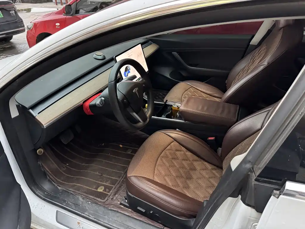 Tesla Model 3 — миниатюра 2