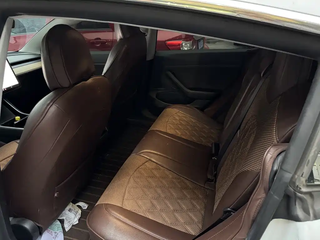 Tesla Model 3 — миниатюра 3