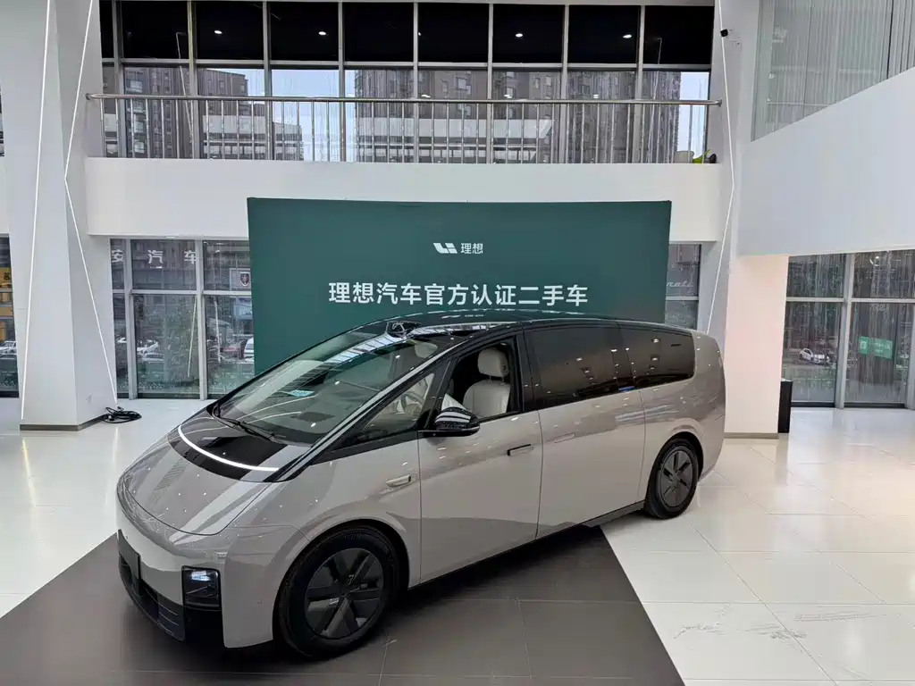 Li Auto MEGA 2024 Ultra