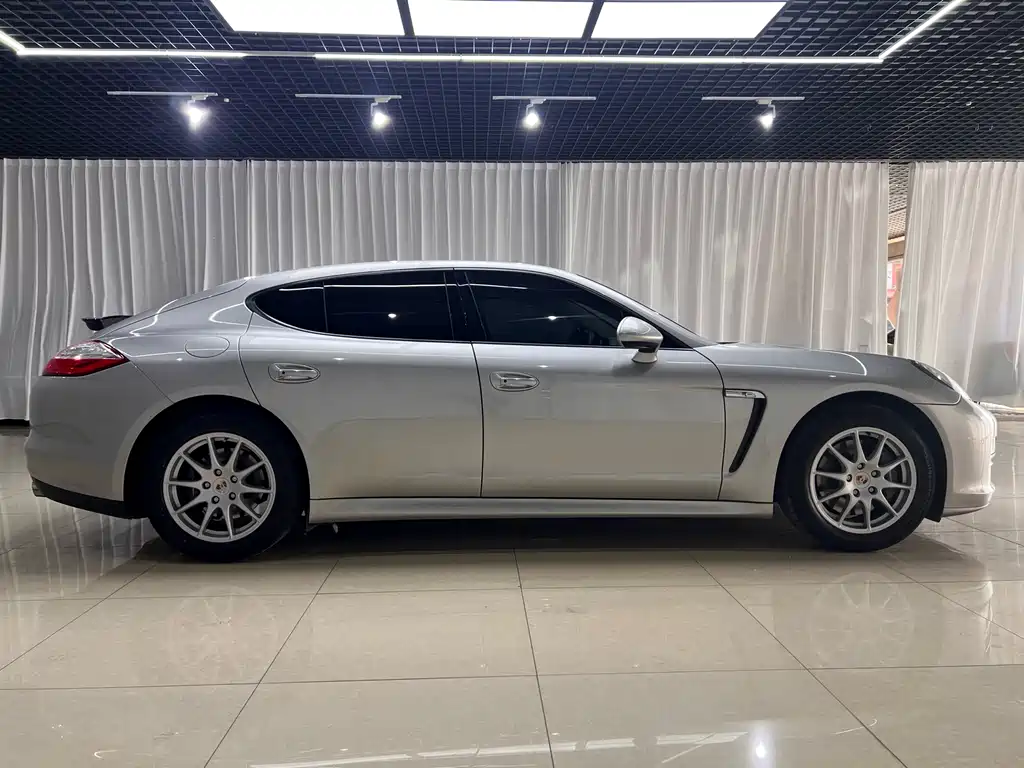 Porsche Panamera 2013 Panamera Platinum Edition 3.6L