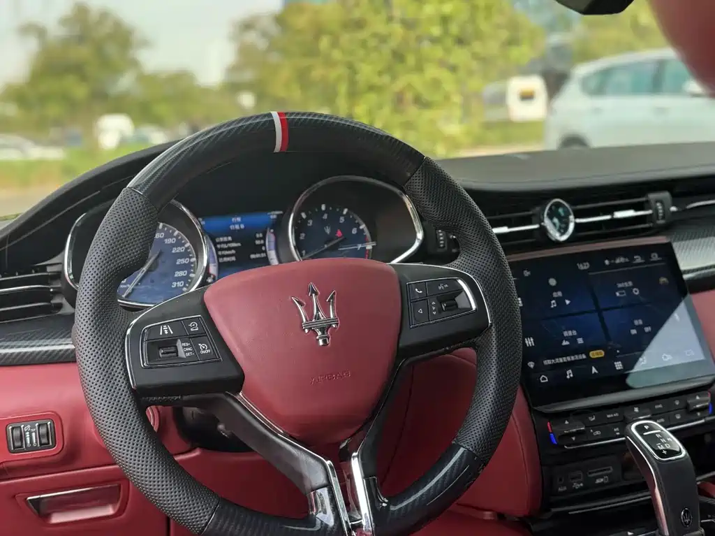 Maserati Quattroporte — миниатюра 4