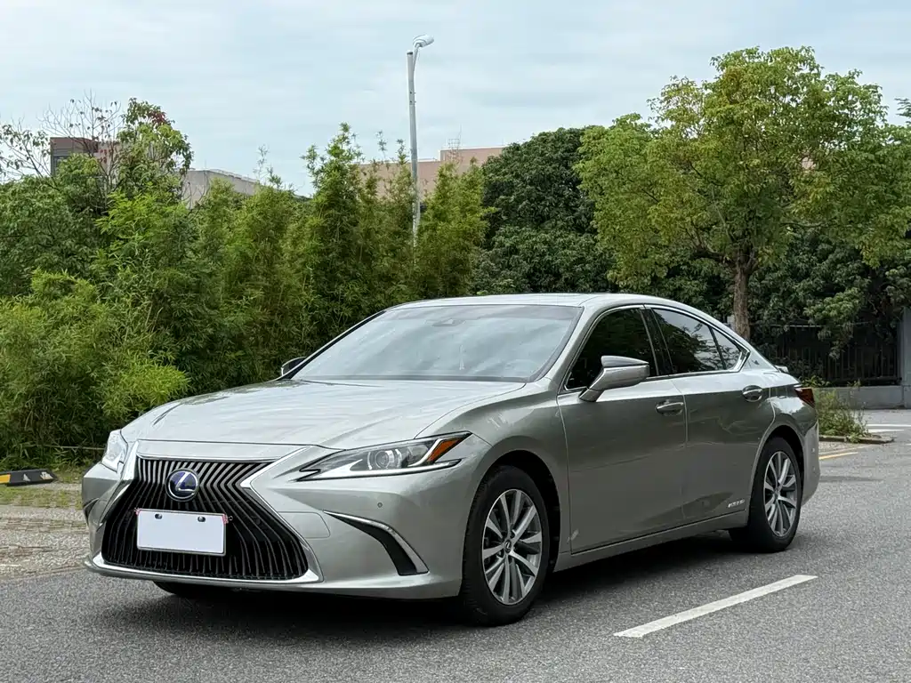 Lexus ES 2021
