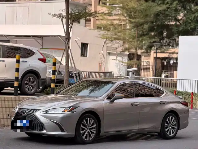 LEXUS ES 2020