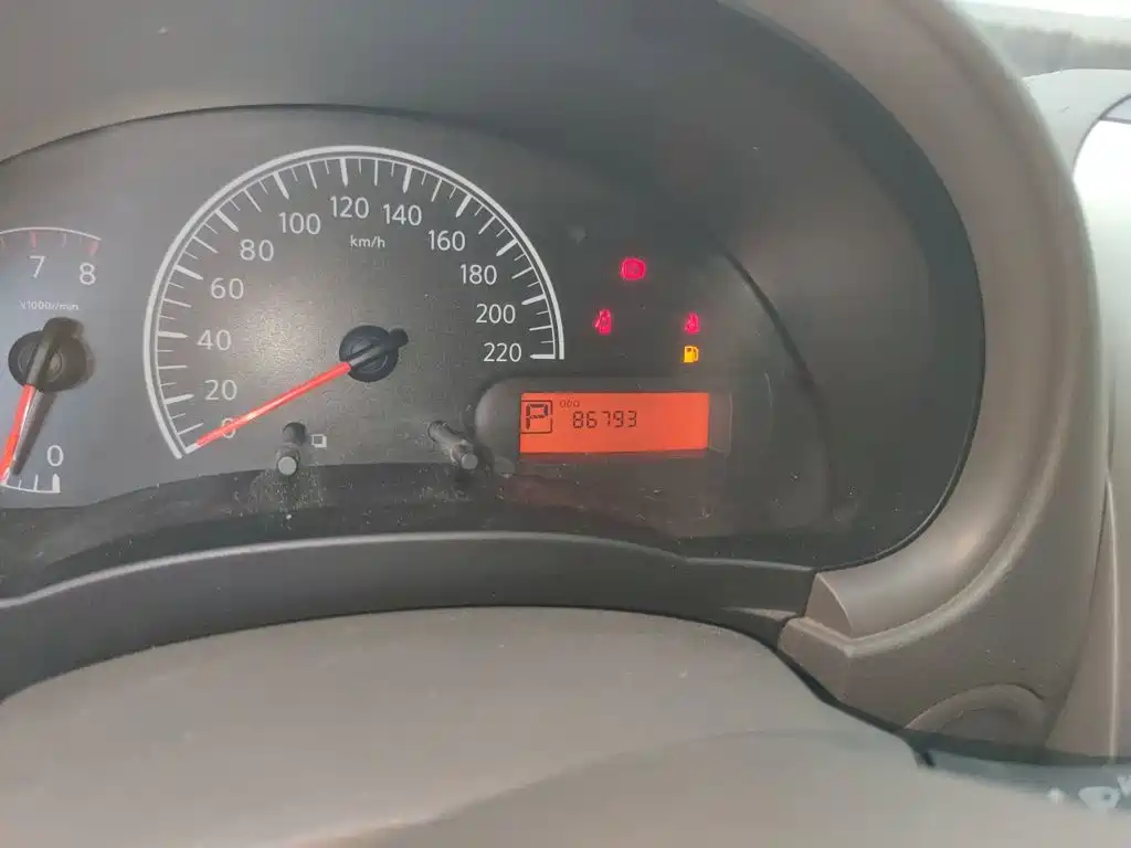 Nissan Sunny — миниатюра 8