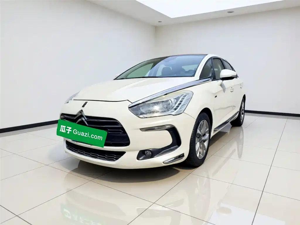 DS 5 2014 1.6T Luxury Edition THP160