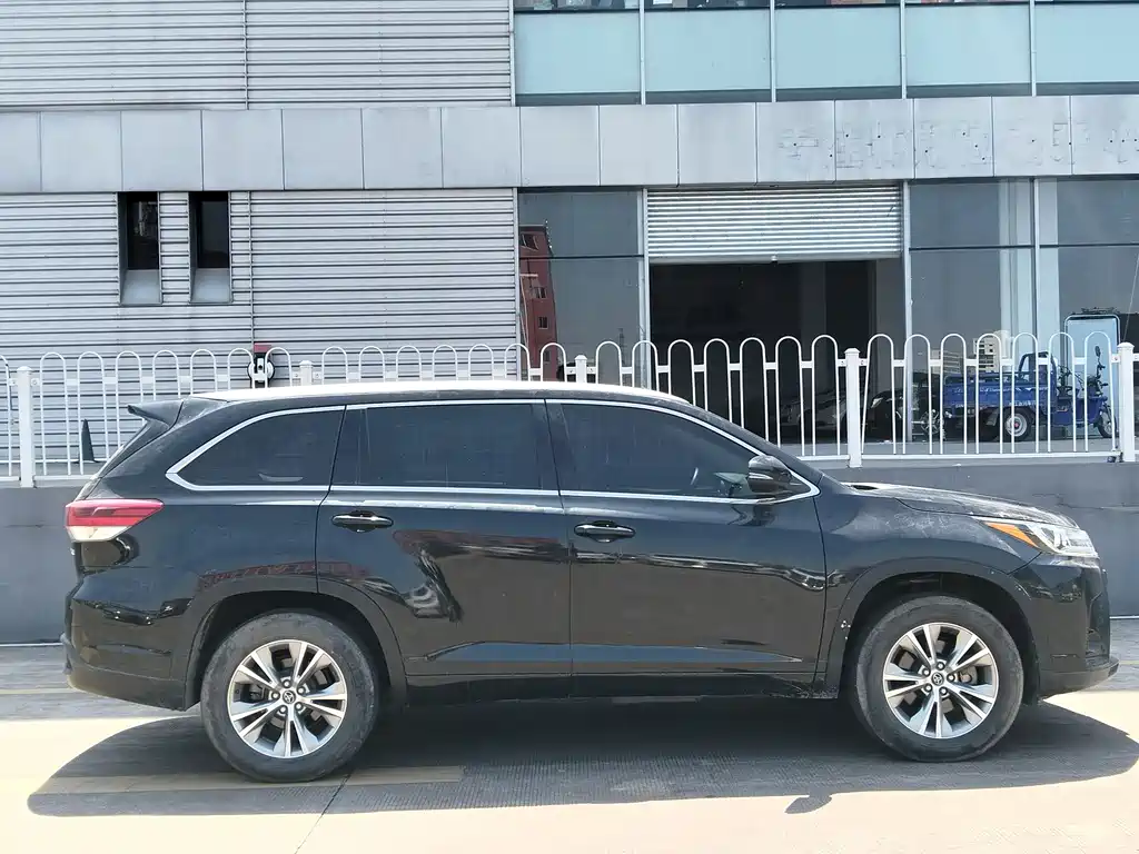 TOYOTA HIGHLANDER