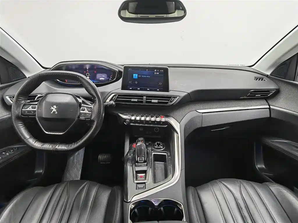 Peugeot 5008 2017 380THP 7 мест Luxury