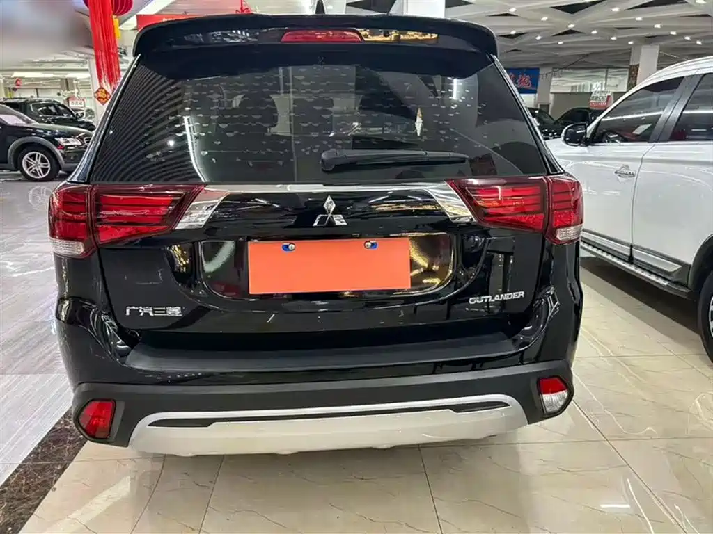 MITSUBISHI OUTLANDER