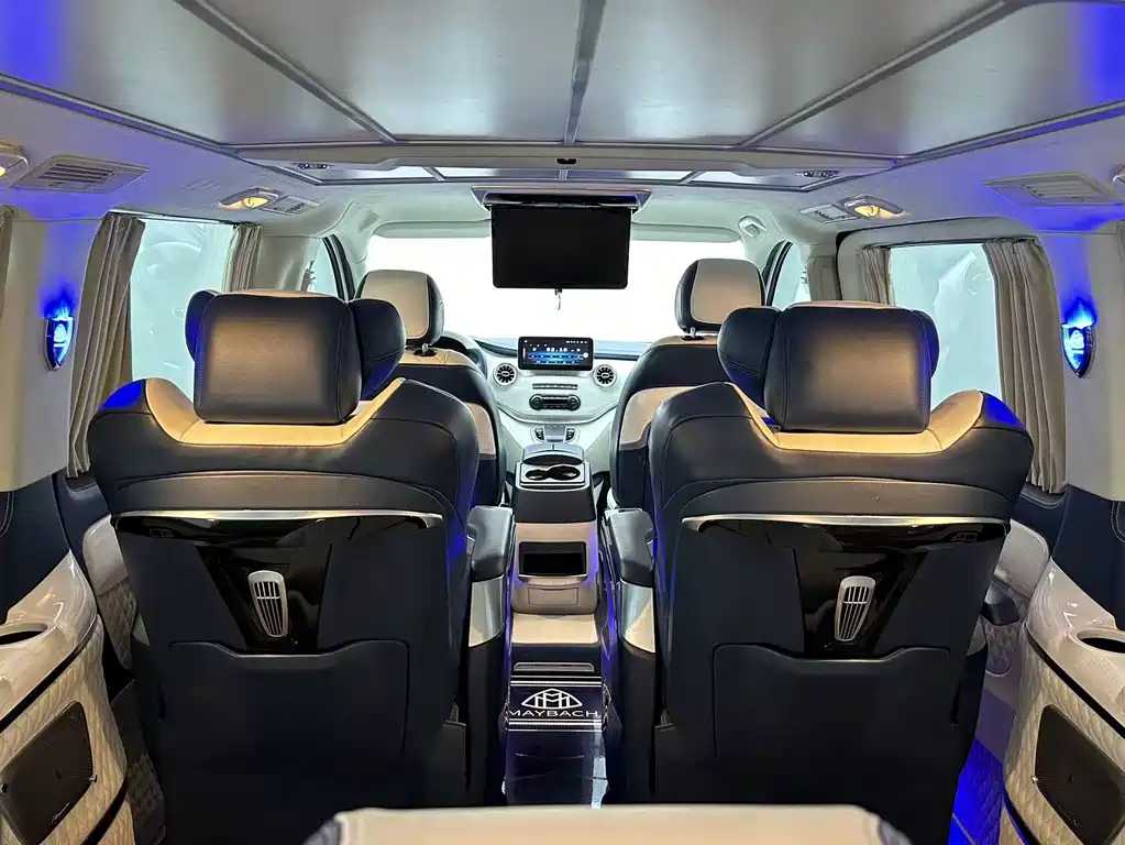 Mercedes-Benz Vito 2021 2.0T Elite 7 мест