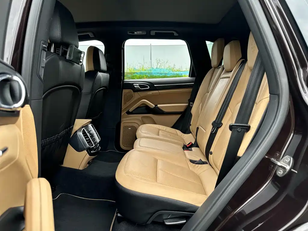 Porsche Cayenne — миниатюра 9