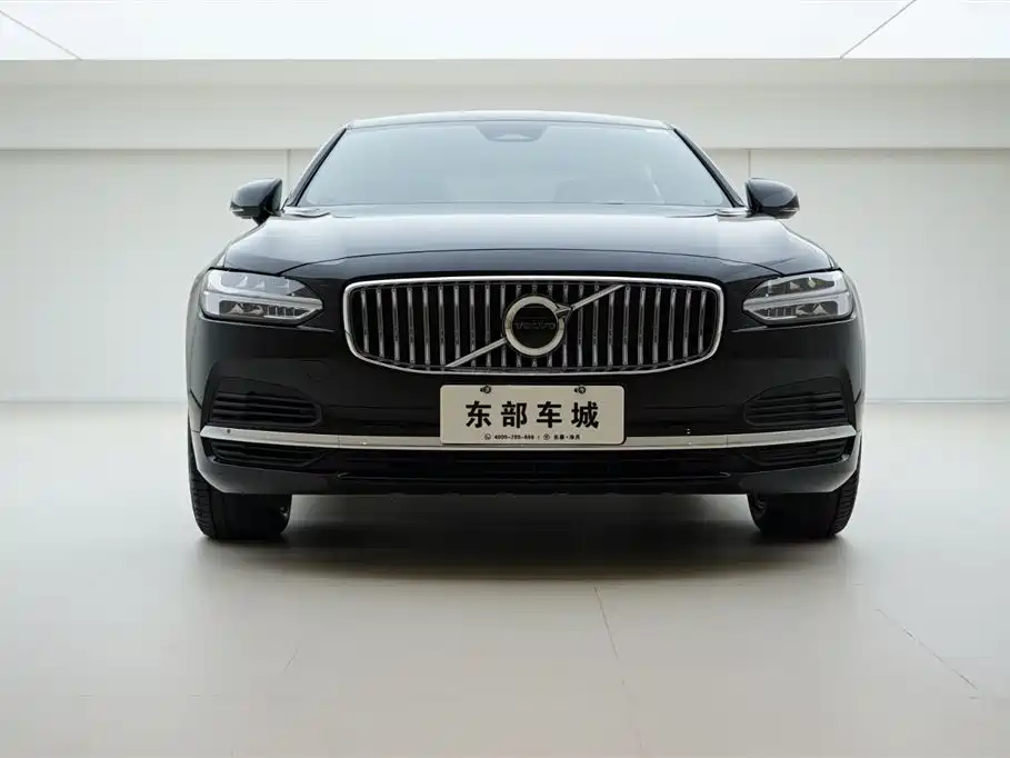 Volvo S90 2025 Luxury