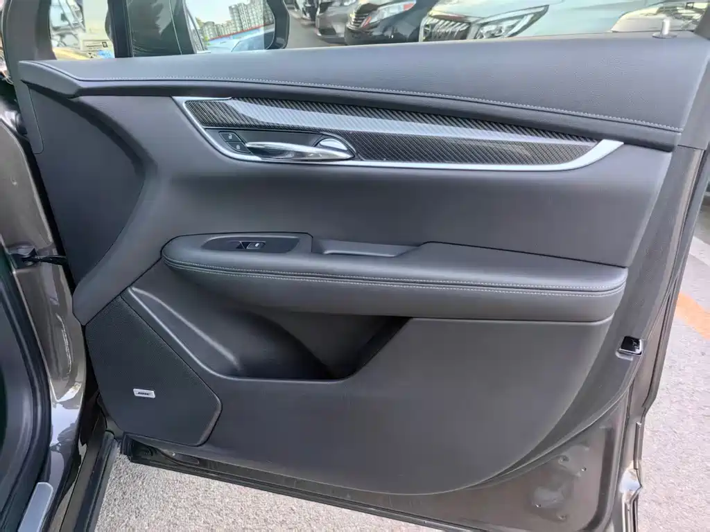 Cadillac XT6 2020 28T мест Lead Sport