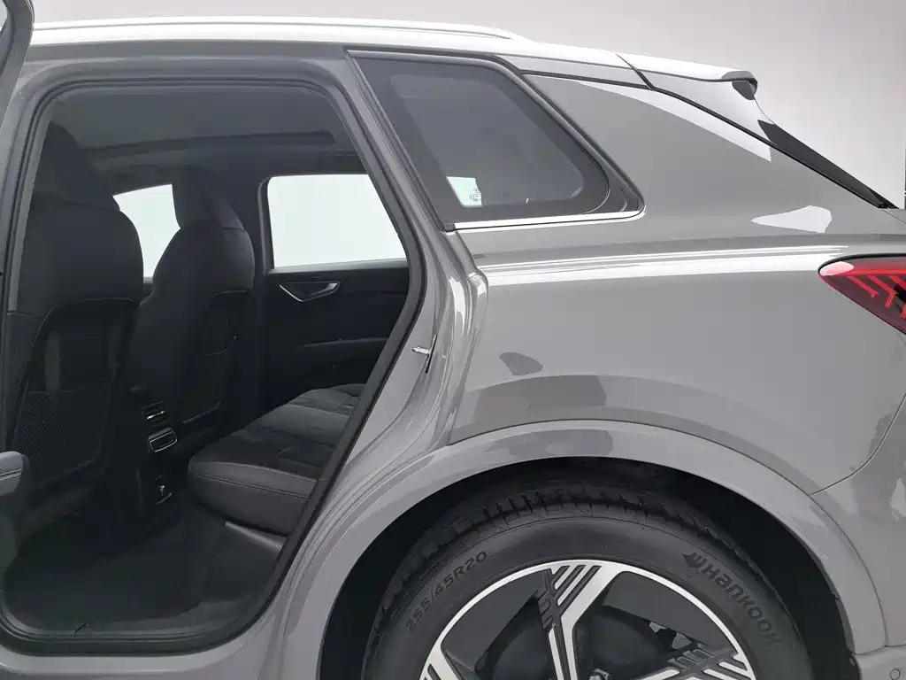 Audi Q4 e-tron — миниатюра 15