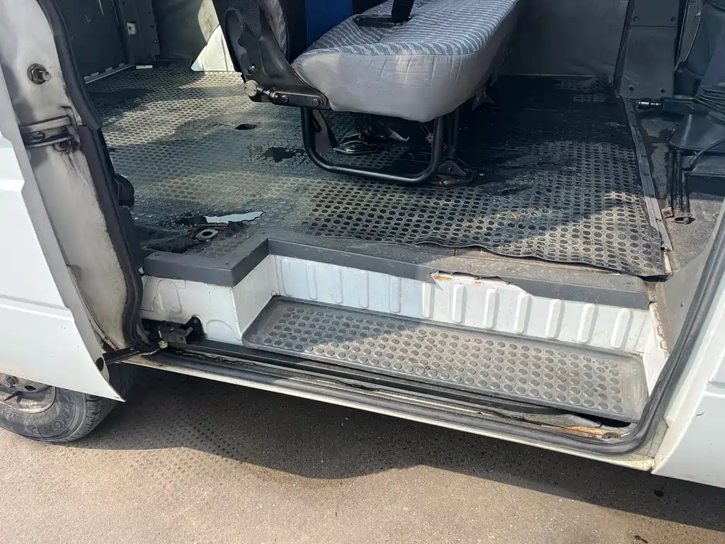 Ford Transit 2015 2.8T 6 мест JX493ZLQ4