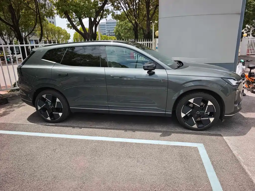 Volvo гибрид Volvo XC70 plug-in — миниатюра 3