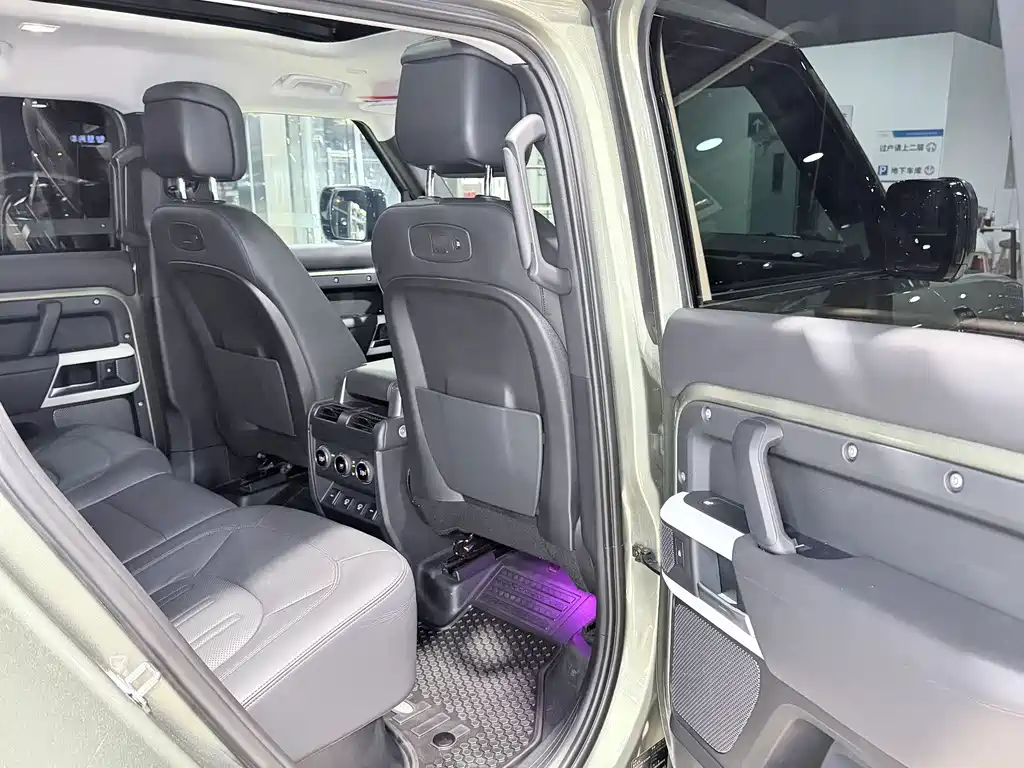 Land Rover Defender — миниатюра 18
