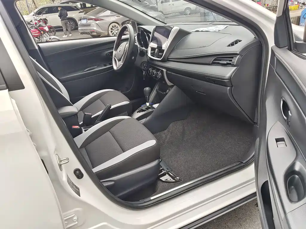 TOYOTA YARIS L ZHIXUAN