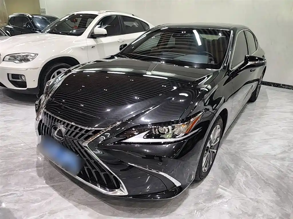 Lexus ES 2023