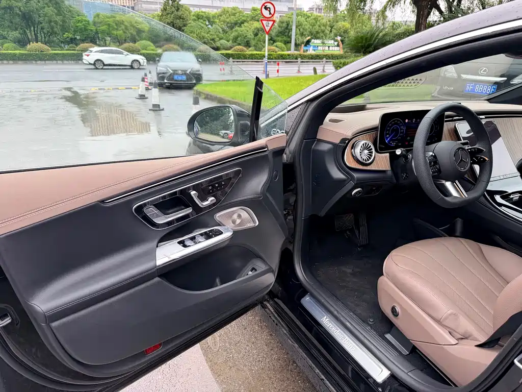 Mercedes-Benz EQE 2025 500 4MATIC Luxury