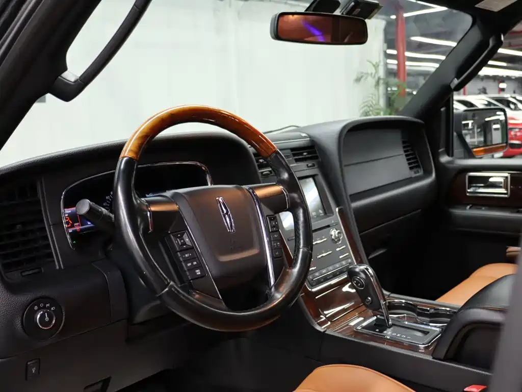 Lincoln Navigator — миниатюра 6