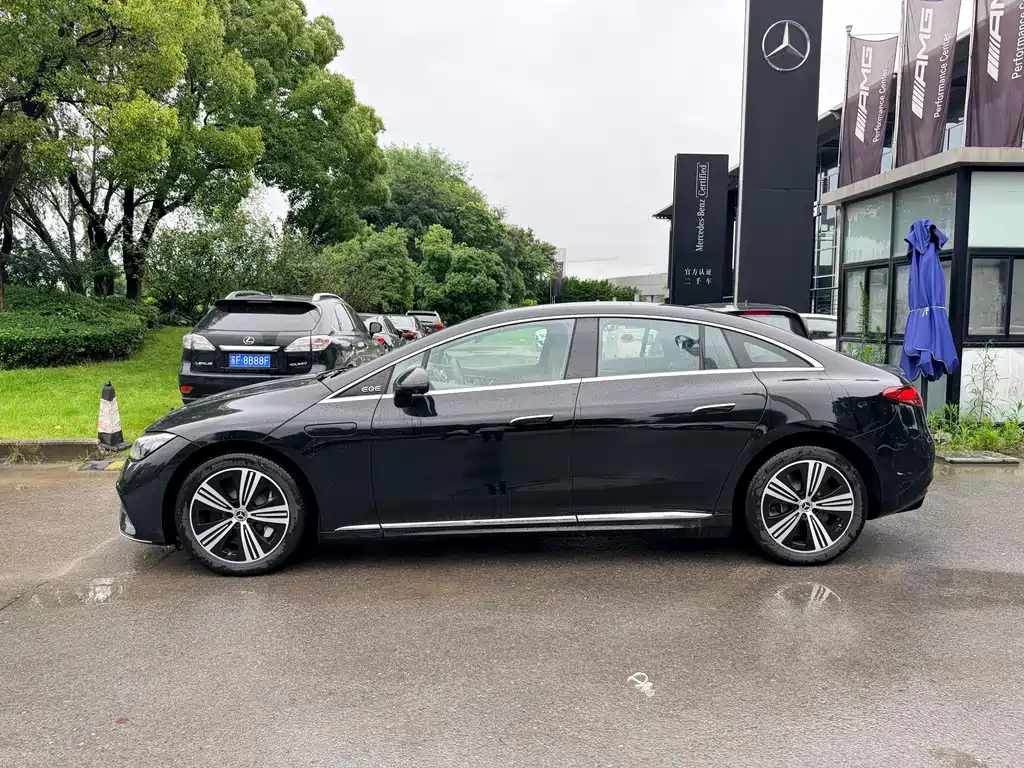 Mercedes-Benz EQE 2025 500 4MATIC Luxury